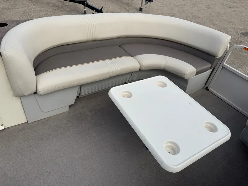 Slide: The Image of Crestliner LSi 2485 1999 - 16