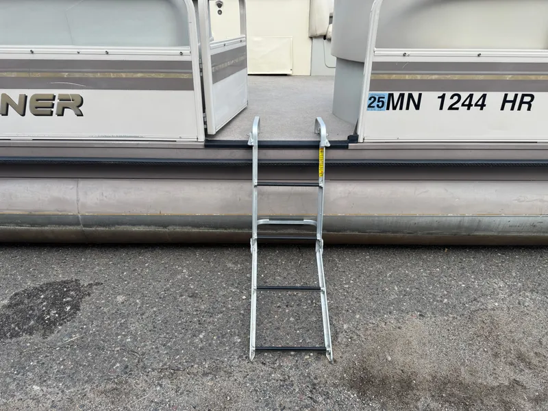 Slide: The Image of Crestliner LSi 2485 1999 - 21