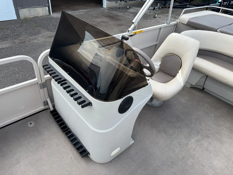 Slide: The Image of Crestliner LSi 2485 1999 - 22