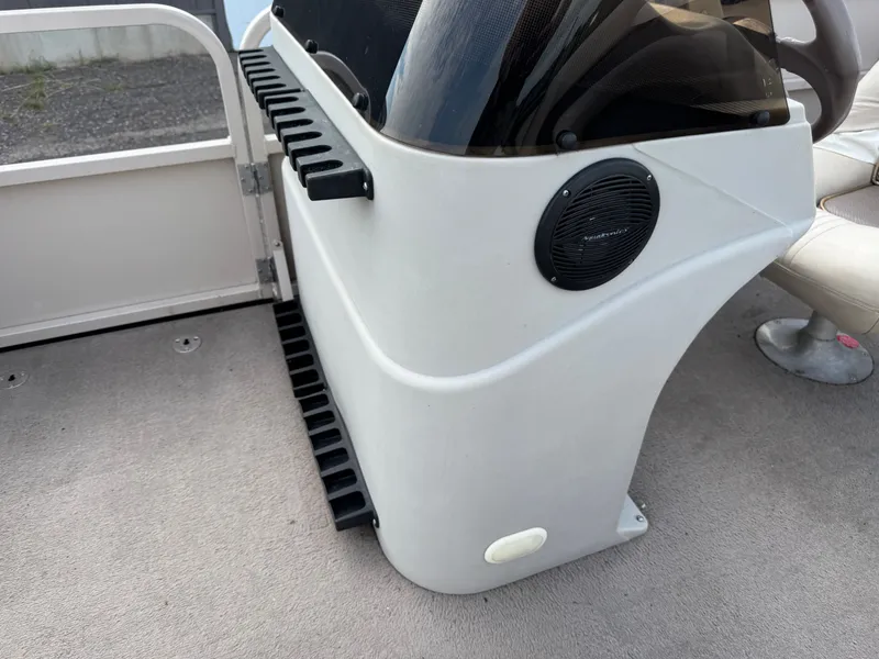 Slide: The Image of Crestliner LSi 2485 1999 - 23