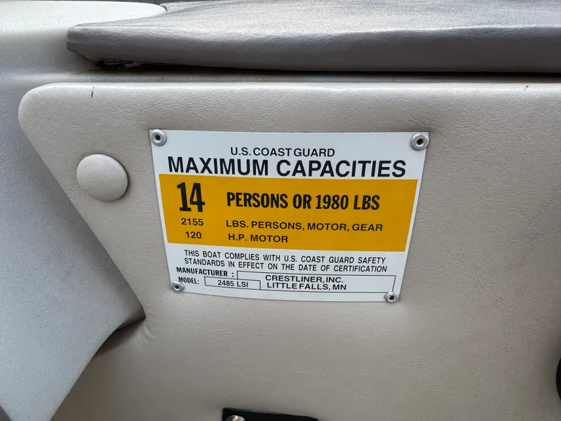 Slide: The Image of Crestliner LSi 2485 1999 - 29