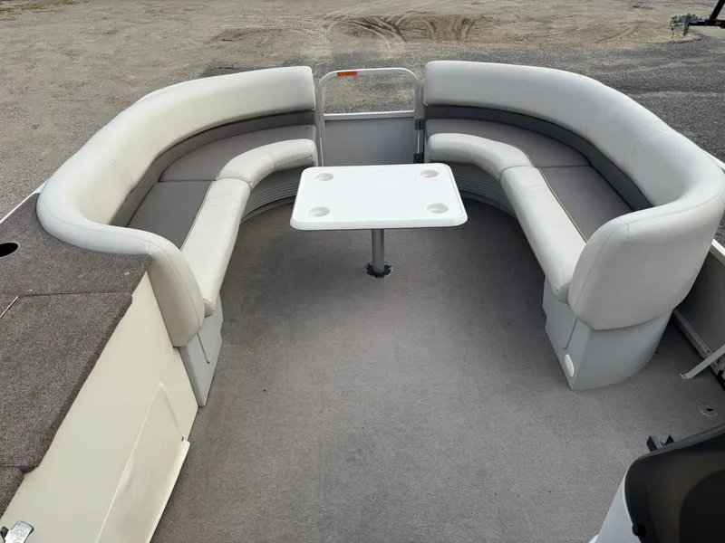 Slide: The Image of Crestliner LSi 2485 1999 - 3