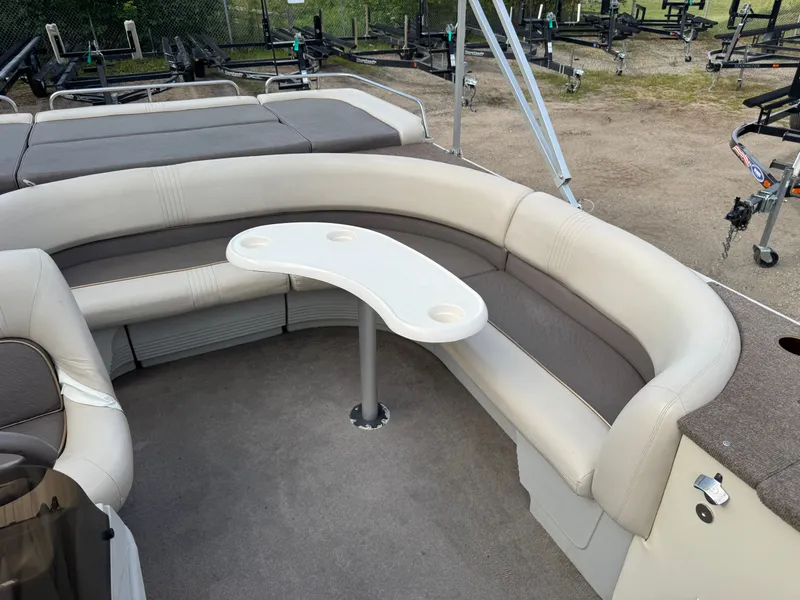 Slide: The Image of Crestliner LSi 2485 1999 - 30