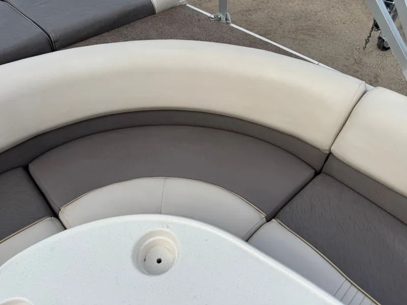 Slide: The Image of Crestliner LSi 2485 1999 - 32