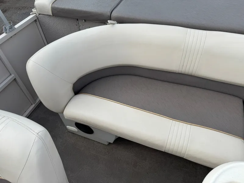 Slide: The Image of Crestliner LSi 2485 1999 - 33