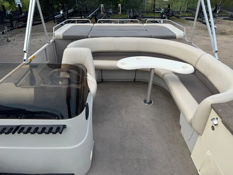 Slide: The Image of Crestliner LSi 2485 1999 - 5