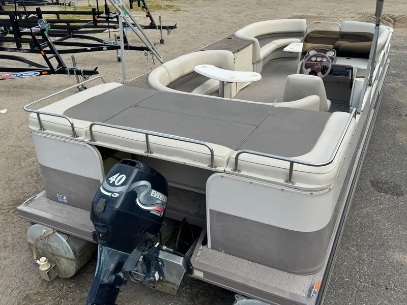 Slide: The Image of Crestliner LSi 2485 1999 - 7