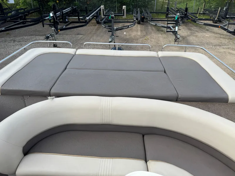 Slide: The Image of Crestliner LSi 2485 1999 - 8