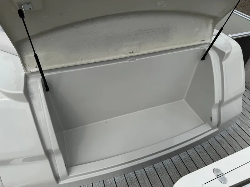 Slide: The Image of Tahoe Cascade 2385 RJ Pontoon 2019 - 10