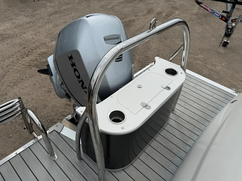 Slide: The Image of Tahoe Cascade 2385 RJ Pontoon 2019 - 11