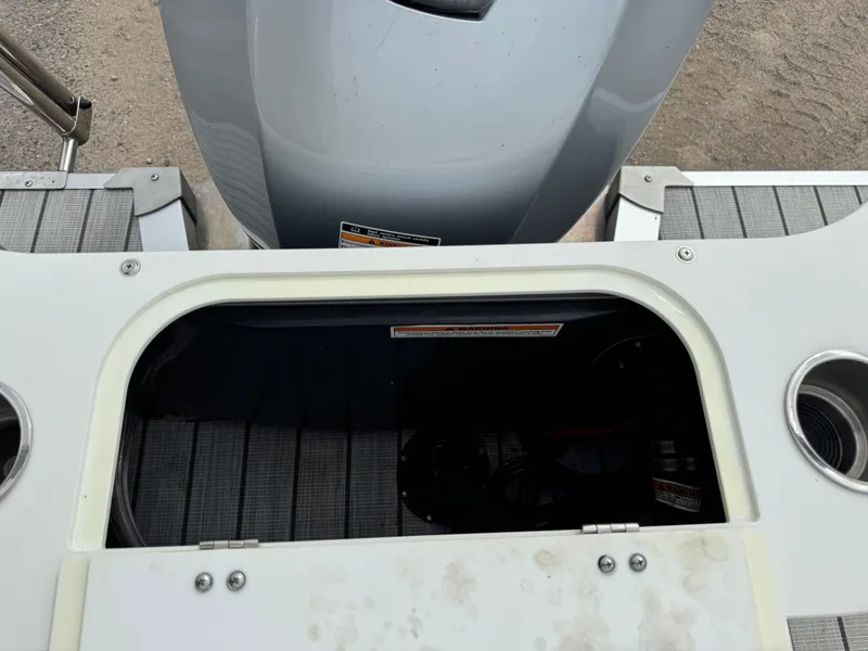 Slide: The Image of Tahoe Cascade 2385 RJ Pontoon 2019 - 12