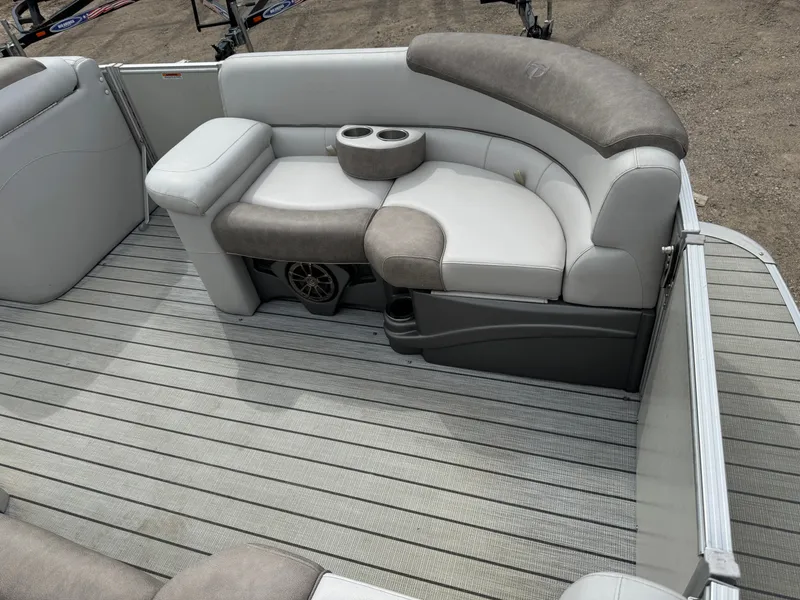 Slide: The Image of Tahoe Cascade 2385 RJ Pontoon 2019 - 15