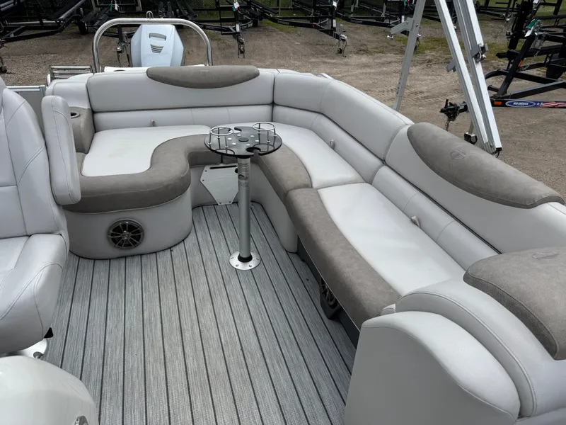Slide: The Image of Tahoe Cascade 2385 RJ Pontoon 2019 - 19