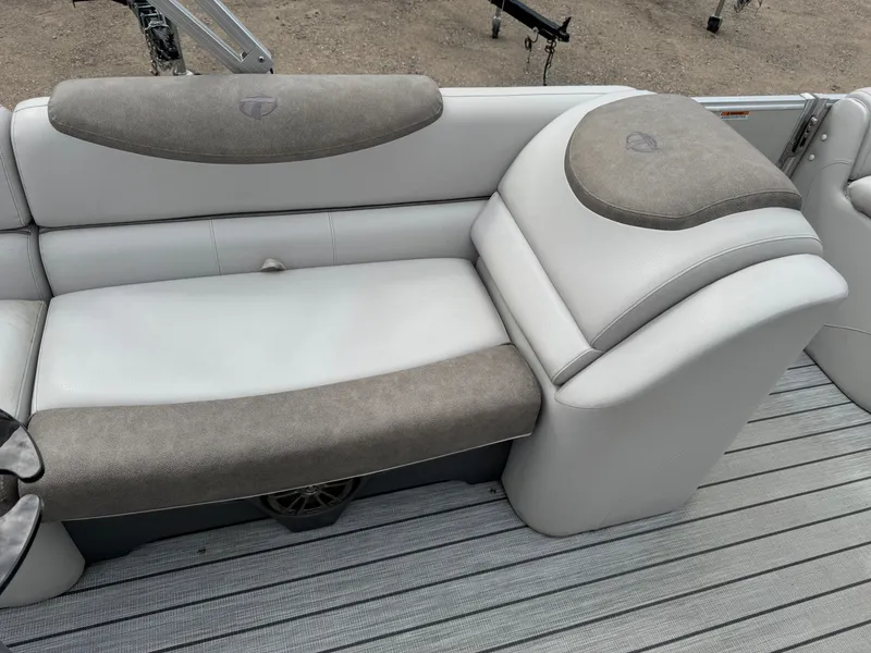 Slide: The Image of Tahoe Cascade 2385 RJ Pontoon 2019 - 20