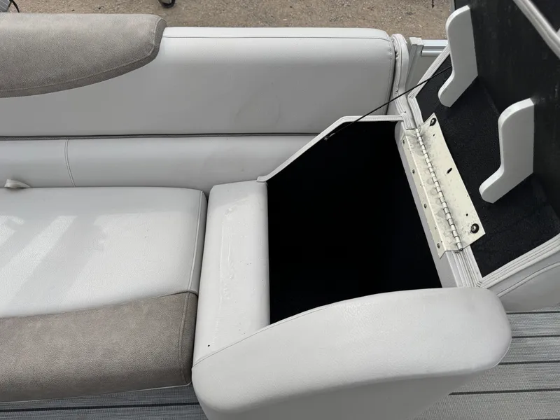 Slide: The Image of Tahoe Cascade 2385 RJ Pontoon 2019 - 21