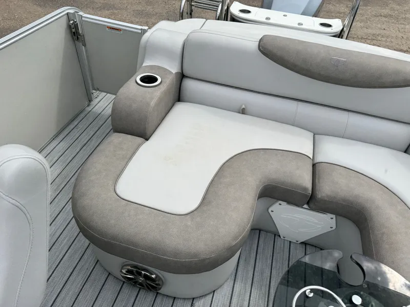 Slide: The Image of Tahoe Cascade 2385 RJ Pontoon 2019 - 23