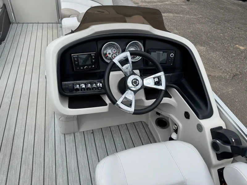 Slide: The Image of Tahoe Cascade 2385 RJ Pontoon 2019 - 29