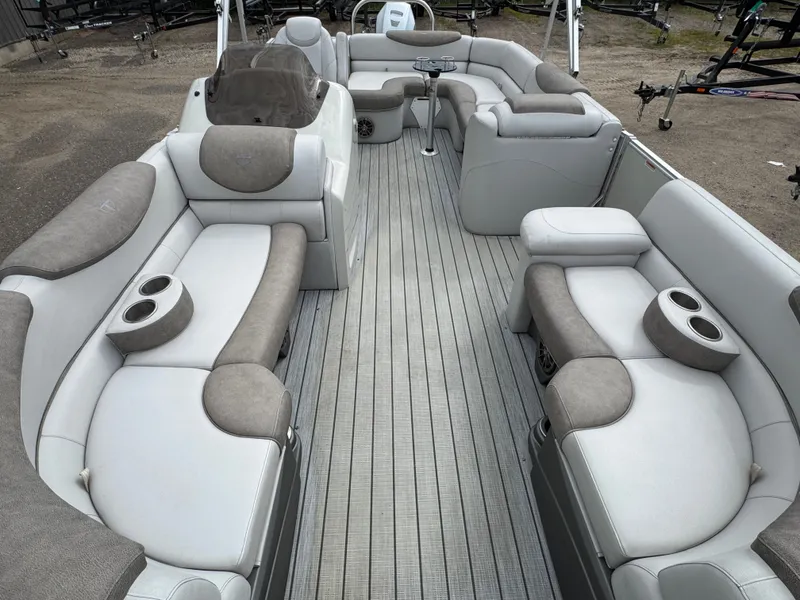 Slide: The Image of Tahoe Cascade 2385 RJ Pontoon 2019 - 3