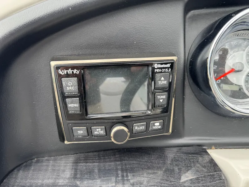 Slide: The Image of Tahoe Cascade 2385 RJ Pontoon 2019 - 31