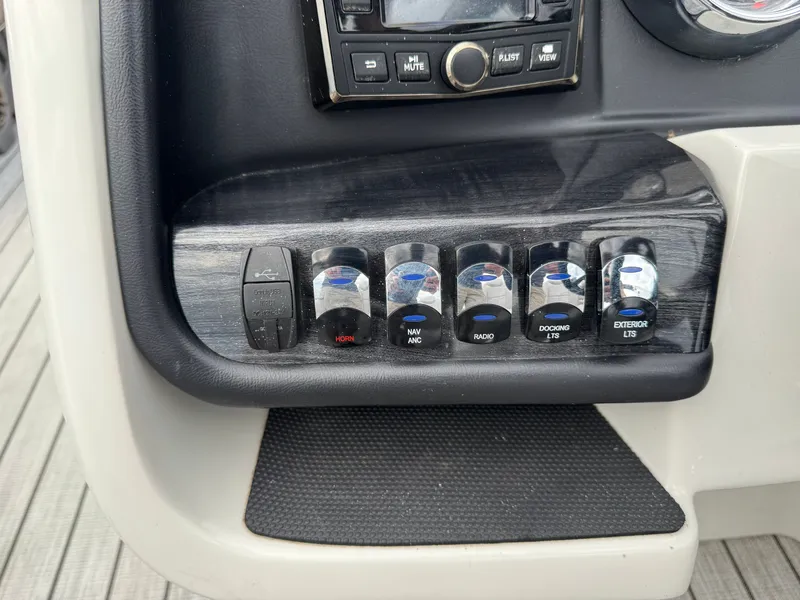 Slide: The Image of Tahoe Cascade 2385 RJ Pontoon 2019 - 33