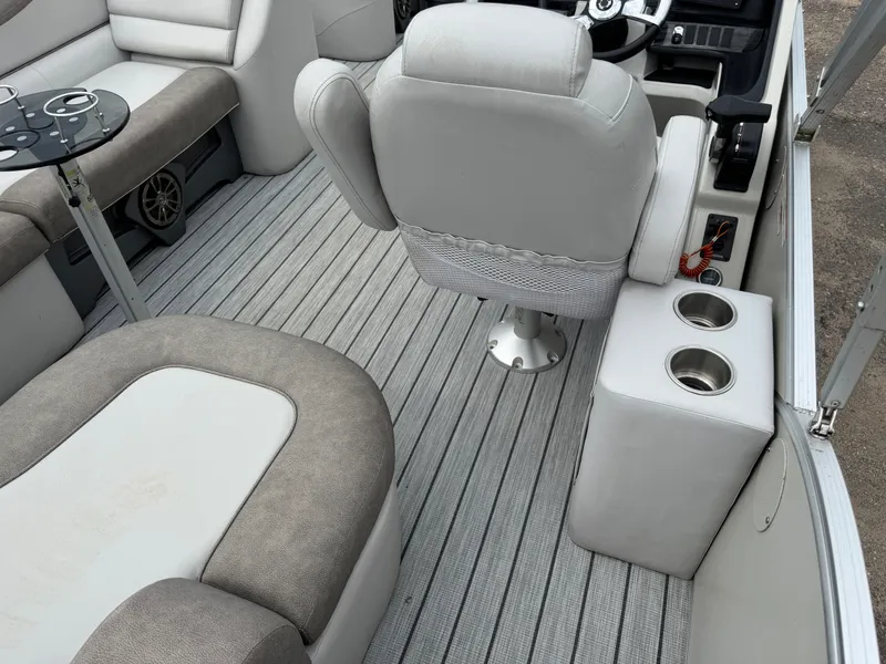 Slide: The Image of Tahoe Cascade 2385 RJ Pontoon 2019 - 36