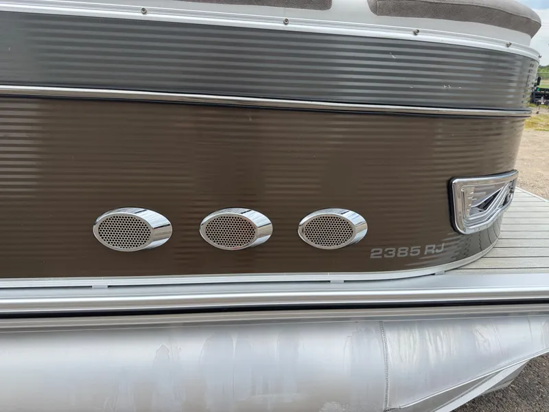 Slide: The Image of Tahoe Cascade 2385 RJ Pontoon 2019 - 45