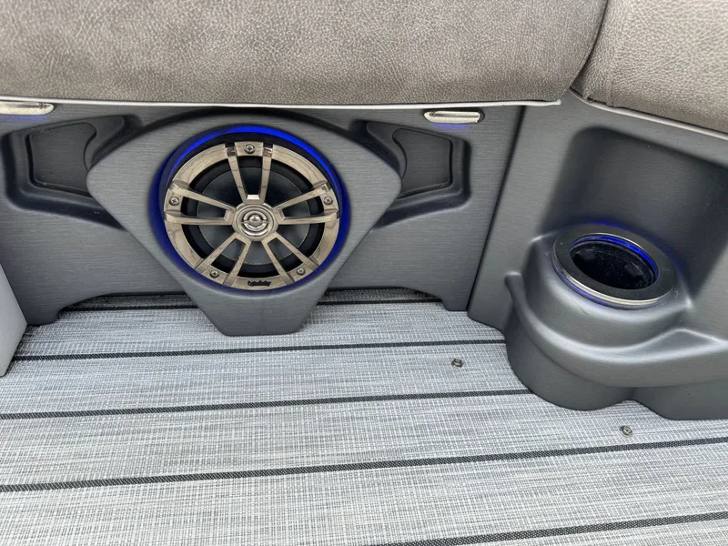 Slide: The Image of Tahoe Cascade 2385 RJ Pontoon 2019 - 50