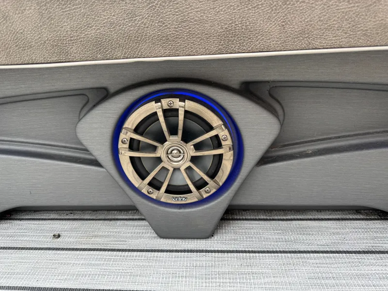 Slide: The Image of Tahoe Cascade 2385 RJ Pontoon 2019 - 51