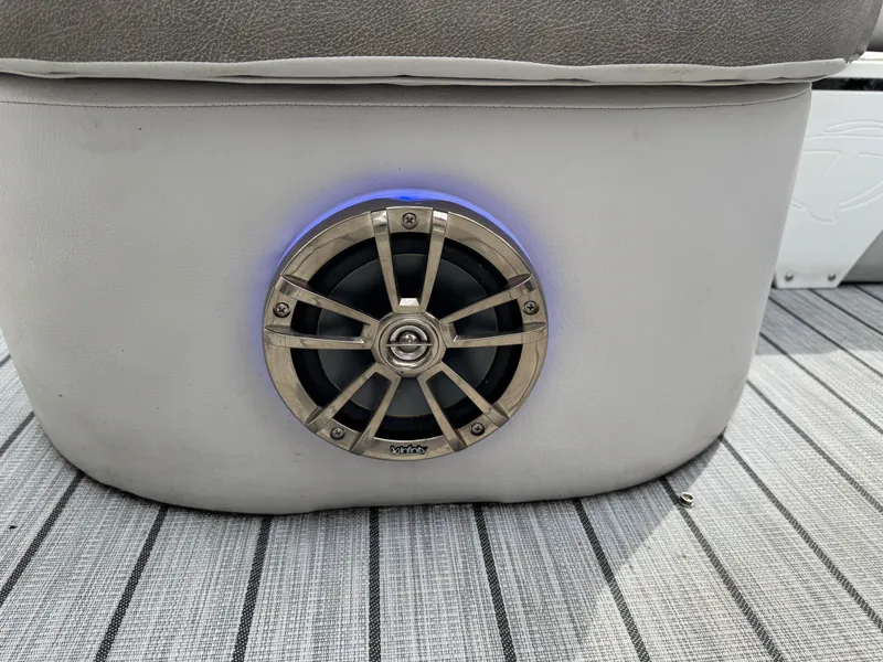 Slide: The Image of Tahoe Cascade 2385 RJ Pontoon 2019 - 52