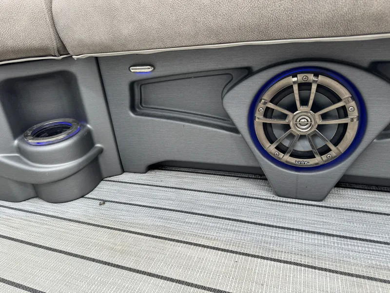 Slide: The Image of Tahoe Cascade 2385 RJ Pontoon 2019 - 53