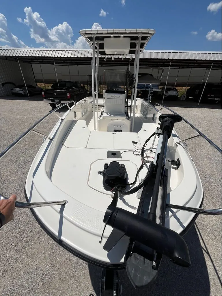 Slide: The Image of Bayliner Element F21 2021 - 5