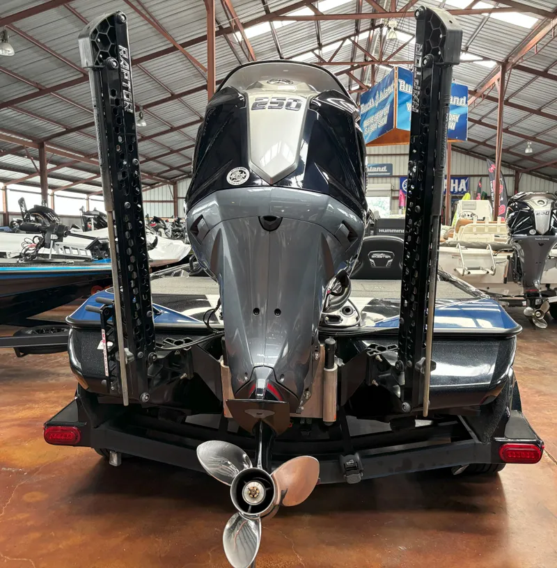 Slide: The Image of Skeeter FXR21 Limited 2022 - 10