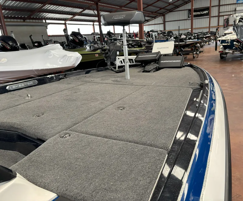 Slide: The Image of Skeeter FXR21 Limited 2022 - 15