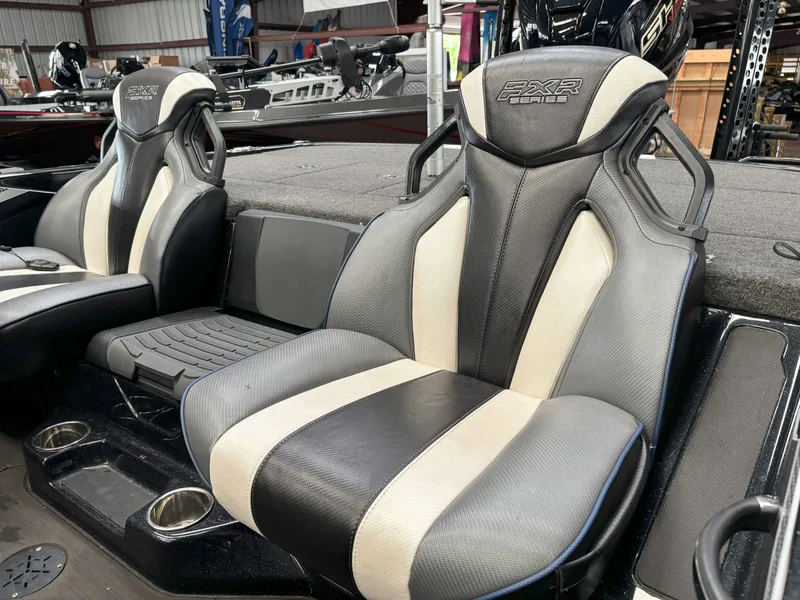 Slide: The Image of Skeeter FXR21 Limited 2022 - 18