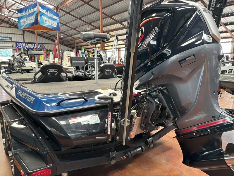 Slide: The Image of Skeeter FXR21 Limited 2022 - 2