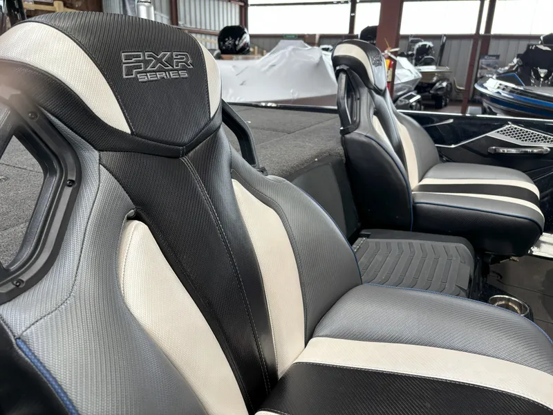 Slide: The Image of Skeeter FXR21 Limited 2022 - 22