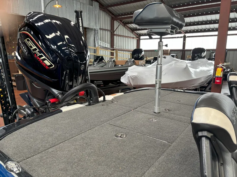 Slide: The Image of Skeeter FXR21 Limited 2022 - 23