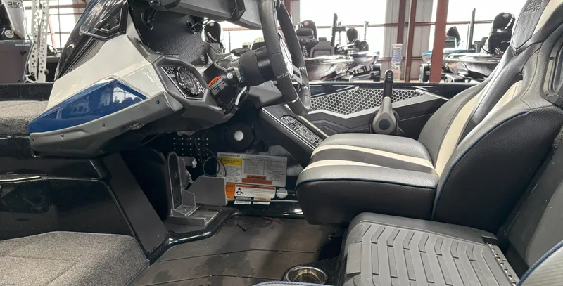 Slide: The Image of Skeeter FXR21 Limited 2022 - 26