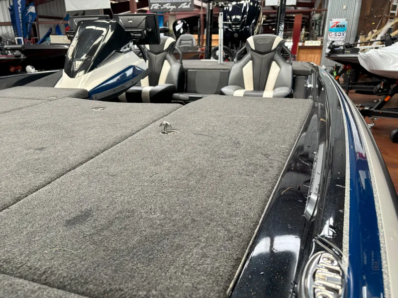 Slide: The Image of Skeeter FXR21 Limited 2022 - 6