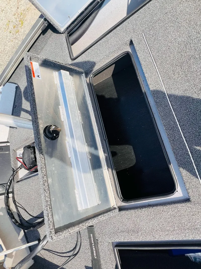 Slide: The Image of Crestliner XFC 179 2021 - 14