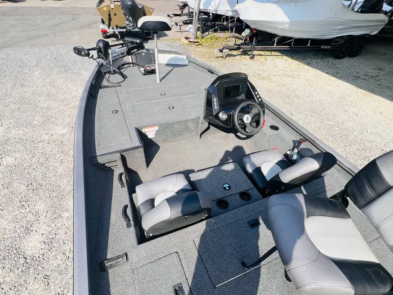 Slide: The Image of Crestliner XFC 179 2021 - 19