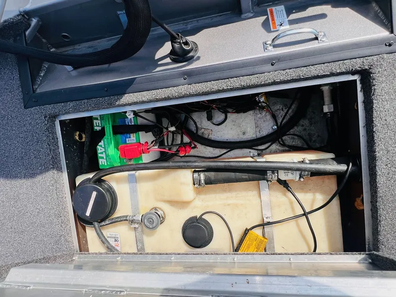 Slide: The Image of Crestliner XFC 179 2021 - 23