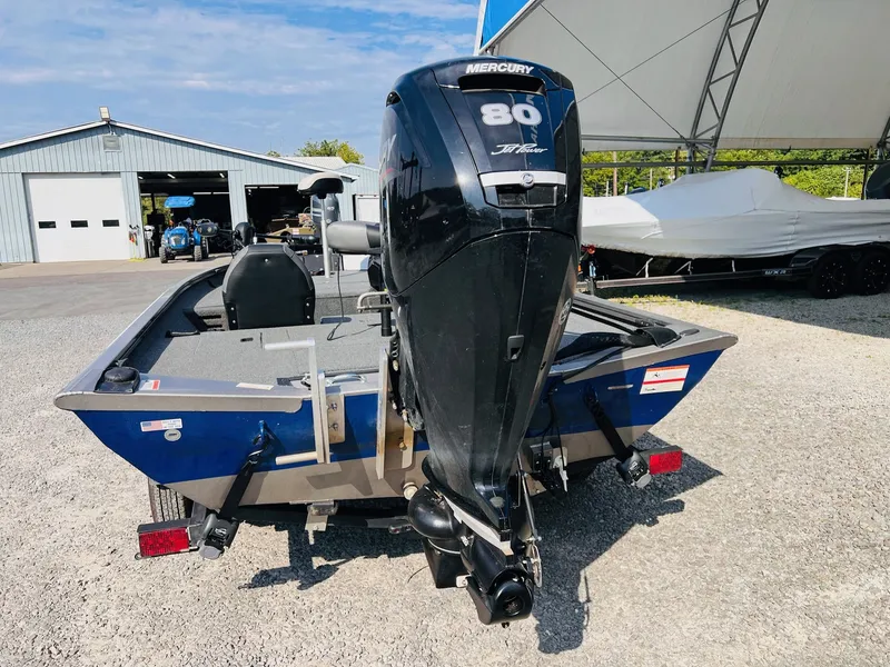 Slide: The Image of Crestliner XFC 179 2021 - 26