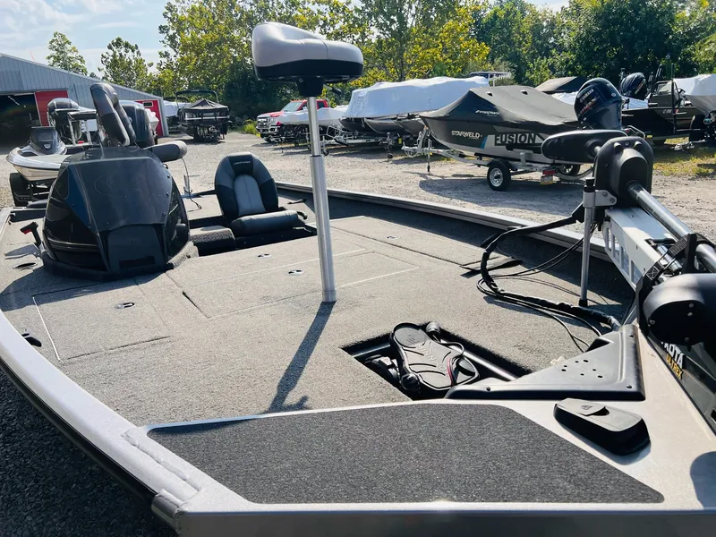 Slide: The Image of Crestliner XFC 179 2021 - 31