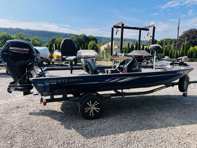 Slide: The Image of Crestliner XFC 179 2021 - 32