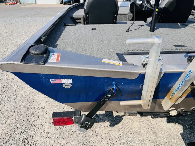 Slide: The Image of Crestliner XFC 179 2021 - 33