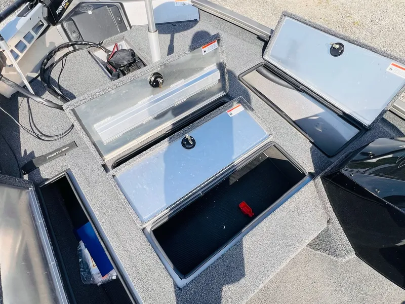 Slide: The Image of Crestliner XFC 179 2021 - 35