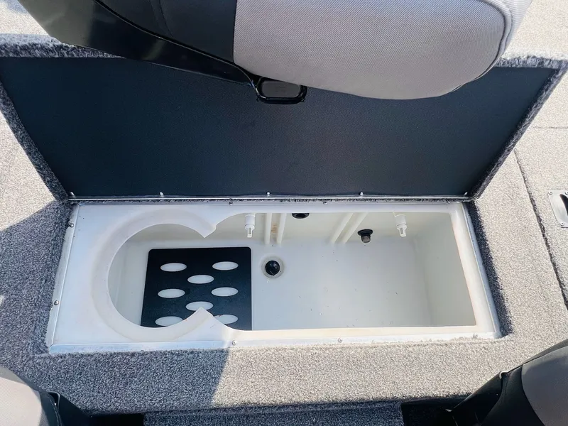 Slide: The Image of Crestliner XFC 179 2021 - 37