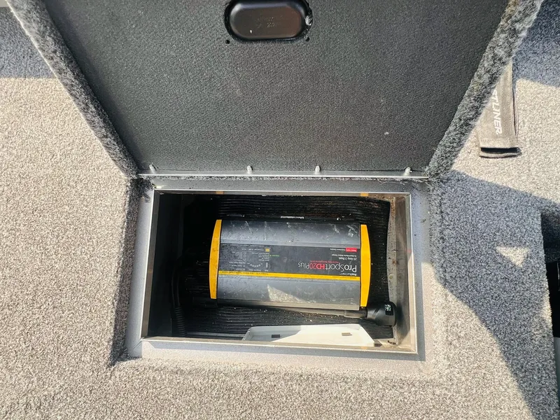 Slide: The Image of Crestliner XFC 179 2021 - 4