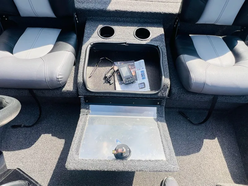 Slide: The Image of Crestliner XFC 179 2021 - 8